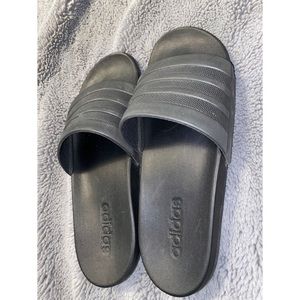 Black Adidas cloudfoam slides